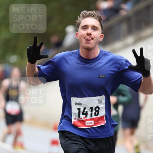 05.10.2025 - 20. swb-Marathon Bremen Michael Strokosch http://msf.ph/oto/9212955 05.10.2025 12:24:43 Laufen 1418 meine-sportfotos.de