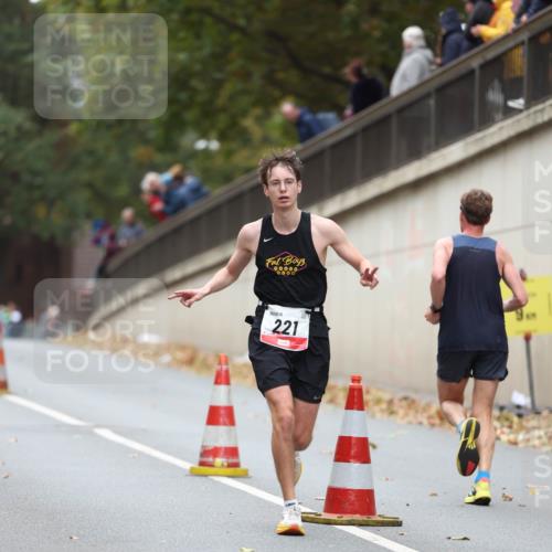05.10.2025 - 20. swb-Marathon Bremen Michael Strokosch http://msf.ph/oto/9212956 05.10.2025 12:24:44 Laufen 0000, 221 meine-sportfotos.de