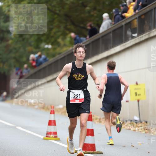05.10.2025 - 20. swb-Marathon Bremen Michael Strokosch http://msf.ph/oto/9212958 05.10.2025 12:24:44 Laufen 0000, 221 meine-sportfotos.de