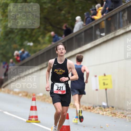 05.10.2025 - 20. swb-Marathon Bremen Michael Strokosch http://msf.ph/oto/9212959 05.10.2025 12:24:44 Laufen 00000, 221 meine-sportfotos.de