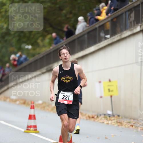 05.10.2025 - 20. swb-Marathon Bremen Michael Strokosch http://msf.ph/oto/9212961 05.10.2025 12:24:45 Laufen 221 meine-sportfotos.de