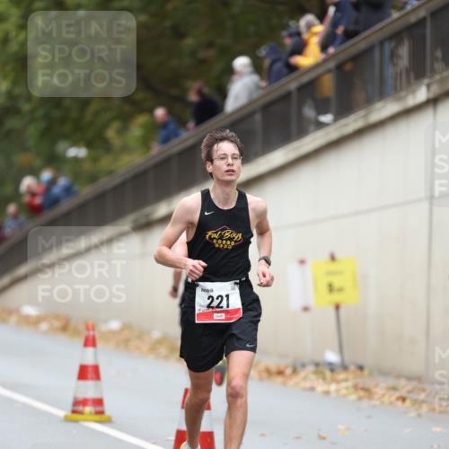05.10.2025 - 20. swb-Marathon Bremen Michael Strokosch http://msf.ph/oto/9212962 05.10.2025 12:24:45 Laufen 00000, 221, 11 meine-sportfotos.de