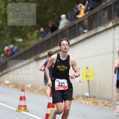 05.10.2025 - 20. swb-Marathon Bremen Michael Strokosch http://msf.ph/oto/9212964 05.10.2025 12:24:45 Laufen 221, 1 meine-sportfotos.de