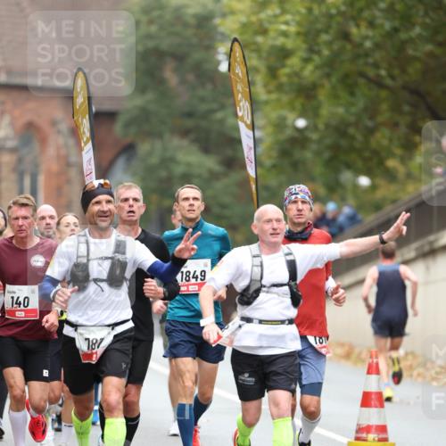 05.10.2025 - 20. swb-Marathon Bremen Michael Strokosch http://msf.ph/oto/9212979 05.10.2025 12:24:48 Laufen 130, 1849, 140, 187 meine-sportfotos.de