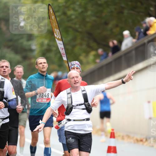 05.10.2025 - 20. swb-Marathon Bremen Michael Strokosch http://msf.ph/oto/9212984 05.10.2025 12:24:48 Laufen 1849 meine-sportfotos.de