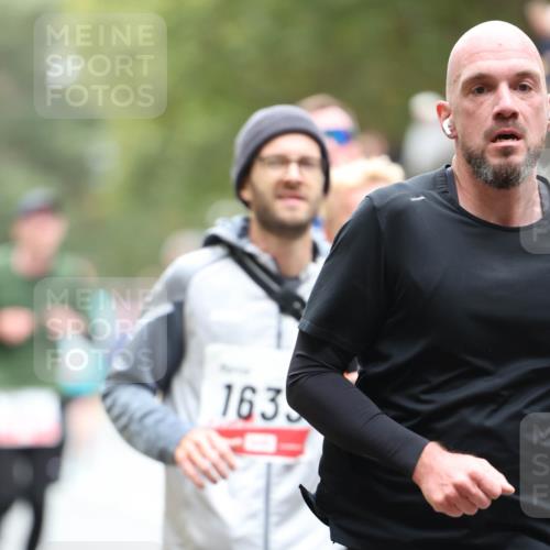 05.10.2025 - 20. swb-Marathon Bremen Michael Strokosch http://msf.ph/oto/9213004 05.10.2025 12:24:53 Laufen 163, 2168, 00227, 24119 meine-sportfotos.de