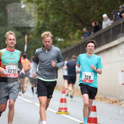 05.10.2025 - 20. swb-Marathon Bremen Michael Strokosch http://msf.ph/oto/9213014 05.10.2025 12:24:57 Laufen 20, 1231, 728 meine-sportfotos.de