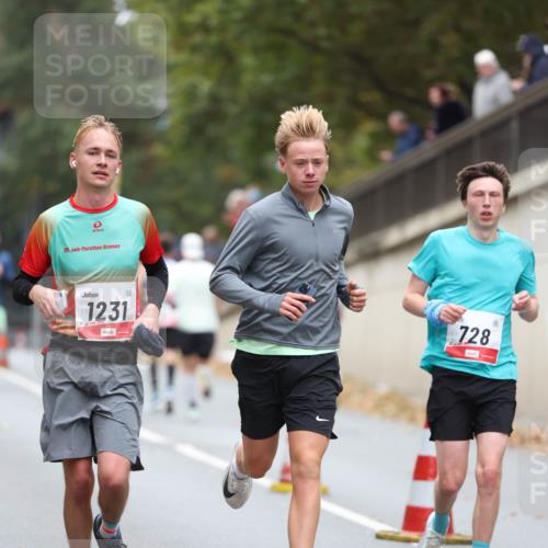 05.10.2025 - 20. swb-Marathon Bremen Michael Strokosch http://msf.ph/oto/9213016 05.10.2025 12:24:57 Laufen 20, 25, 1231, 728 meine-sportfotos.de