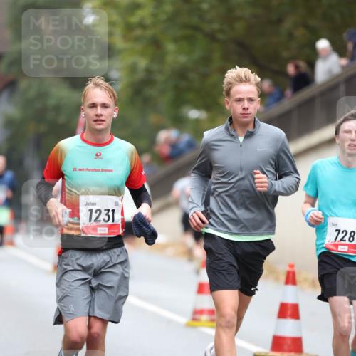 05.10.2025 - 20. swb-Marathon Bremen Michael Strokosch http://msf.ph/oto/9213017 05.10.2025 12:24:57 Laufen 20, 25, 1231, 728, 00 meine-sportfotos.de