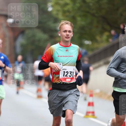 05.10.2025 - 20. swb-Marathon Bremen Michael Strokosch http://msf.ph/oto/9213019 05.10.2025 12:24:58 Laufen 20, 1231 meine-sportfotos.de