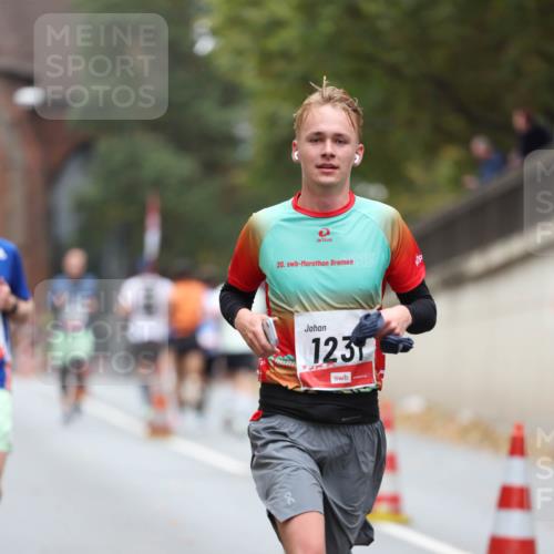 05.10.2025 - 20. swb-Marathon Bremen Michael Strokosch http://msf.ph/oto/9213021 05.10.2025 12:24:58 Laufen 25, 20, 123 meine-sportfotos.de