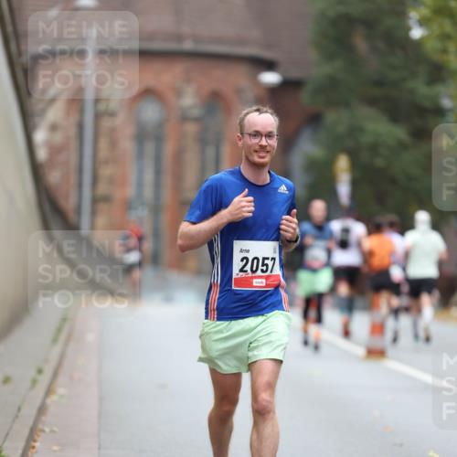05.10.2025 - 20. swb-Marathon Bremen Michael Strokosch http://msf.ph/oto/9213024 05.10.2025 12:24:59 Laufen 2057 meine-sportfotos.de