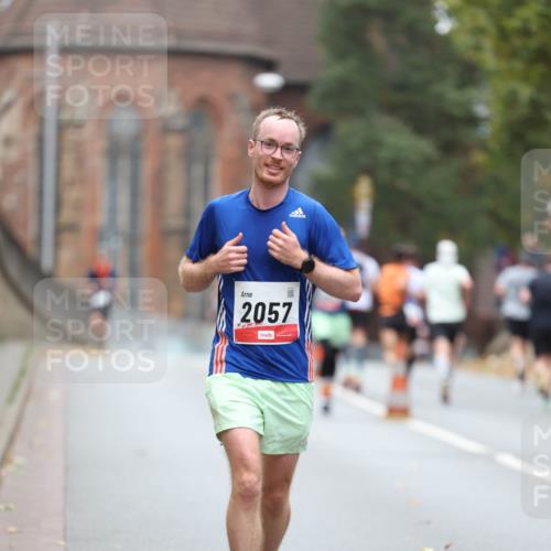 05.10.2025 - 20. swb-Marathon Bremen Michael Strokosch http://msf.ph/oto/9213027 05.10.2025 12:24:59 Laufen 2057 meine-sportfotos.de