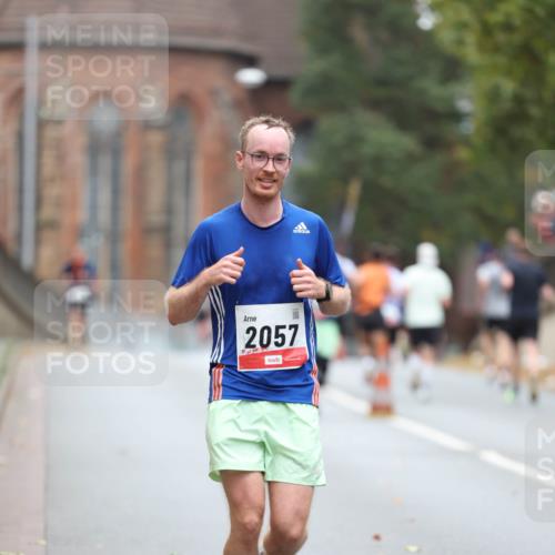 05.10.2025 - 20. swb-Marathon Bremen Michael Strokosch http://msf.ph/oto/9213028 05.10.2025 12:25:00 Laufen 2057 meine-sportfotos.de