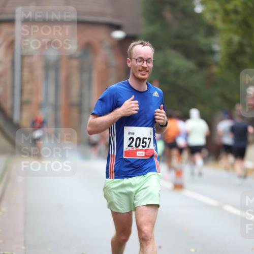 05.10.2025 - 20. swb-Marathon Bremen Michael Strokosch http://msf.ph/oto/9213029 05.10.2025 12:25:00 Laufen 2057 meine-sportfotos.de