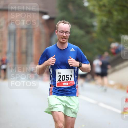 05.10.2025 - 20. swb-Marathon Bremen Michael Strokosch http://msf.ph/oto/9213033 05.10.2025 12:25:00 Laufen 2057 meine-sportfotos.de