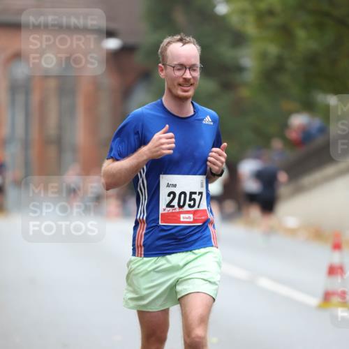 05.10.2025 - 20. swb-Marathon Bremen Michael Strokosch http://msf.ph/oto/9213035 05.10.2025 12:25:00 Laufen 2057 meine-sportfotos.de