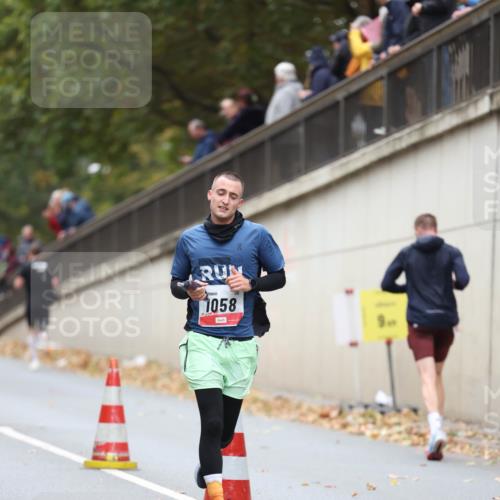 05.10.2025 - 20. swb-Marathon Bremen Michael Strokosch http://msf.ph/oto/9213036 05.10.2025 12:25:07 Laufen 1058 meine-sportfotos.de