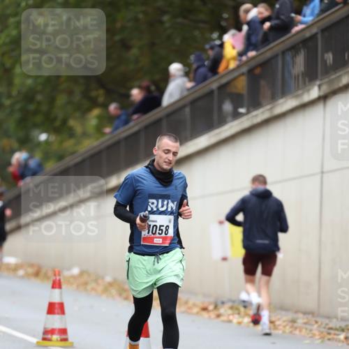 05.10.2025 - 20. swb-Marathon Bremen Michael Strokosch http://msf.ph/oto/9213039 05.10.2025 12:25:07 Laufen 1058 meine-sportfotos.de