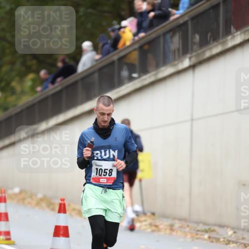 05.10.2025 - 20. swb-Marathon Bremen Michael Strokosch http://msf.ph/oto/9213043 05.10.2025 12:25:07 Laufen 1058 meine-sportfotos.de