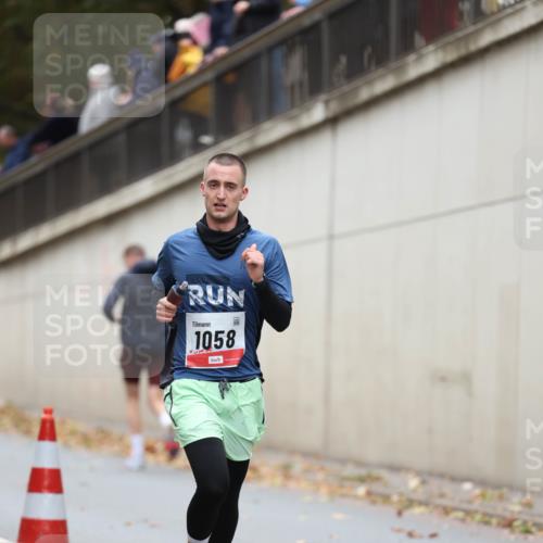 05.10.2025 - 20. swb-Marathon Bremen Michael Strokosch http://msf.ph/oto/9213047 05.10.2025 12:25:08 Laufen 1058 meine-sportfotos.de