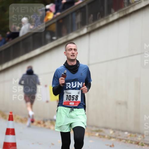 05.10.2025 - 20. swb-Marathon Bremen Michael Strokosch http://msf.ph/oto/9213049 05.10.2025 12:25:08 Laufen 2024, 1058 meine-sportfotos.de