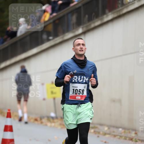 05.10.2025 - 20. swb-Marathon Bremen Michael Strokosch http://msf.ph/oto/9213050 05.10.2025 12:25:08 Laufen 1058 meine-sportfotos.de