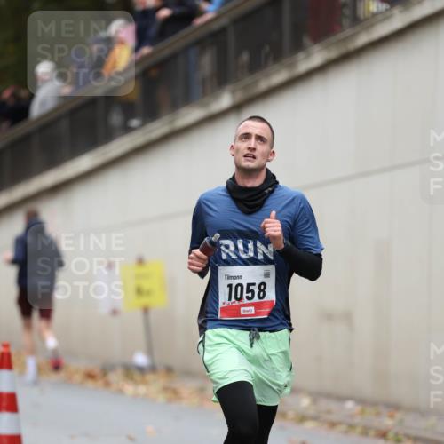05.10.2025 - 20. swb-Marathon Bremen Michael Strokosch http://msf.ph/oto/9213054 05.10.2025 12:25:09 Laufen 1058 meine-sportfotos.de