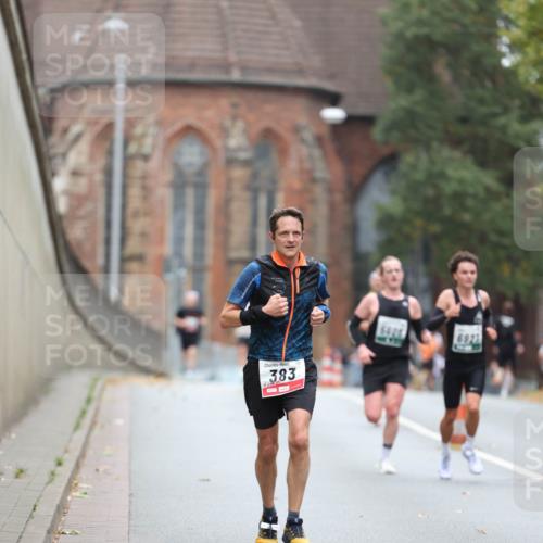 05.10.2025 - 20. swb-Marathon Bremen Michael Strokosch http://msf.ph/oto/9213057 05.10.2025 12:25:14 Laufen 383, 6606, 6921 meine-sportfotos.de