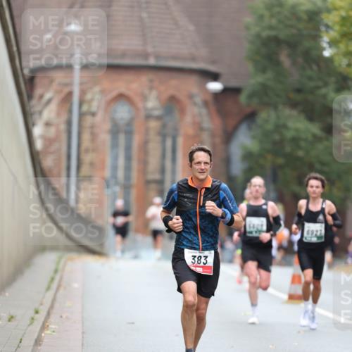 05.10.2025 - 20. swb-Marathon Bremen Michael Strokosch http://msf.ph/oto/9213059 05.10.2025 12:25:14 Laufen 383, 6927 meine-sportfotos.de