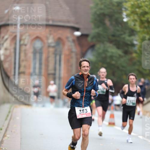 05.10.2025 - 20. swb-Marathon Bremen Michael Strokosch http://msf.ph/oto/9213064 05.10.2025 12:25:15 Laufen 383, 6927 meine-sportfotos.de