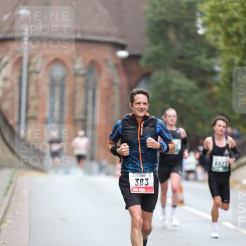 05.10.2025 - 20. swb-Marathon Bremen Michael Strokosch http://msf.ph/oto/9213066 05.10.2025 12:25:15 Laufen 383, 00117, 69271 meine-sportfotos.de