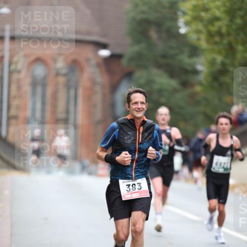 05.10.2025 - 20. swb-Marathon Bremen Michael Strokosch http://msf.ph/oto/9213070 05.10.2025 12:25:16 Laufen 383, 4921 meine-sportfotos.de