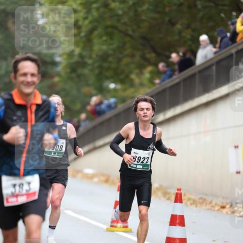 05.10.2025 - 20. swb-Marathon Bremen Michael Strokosch http://msf.ph/oto/9213078 05.10.2025 12:25:17 Laufen 383, 08, 5927 meine-sportfotos.de