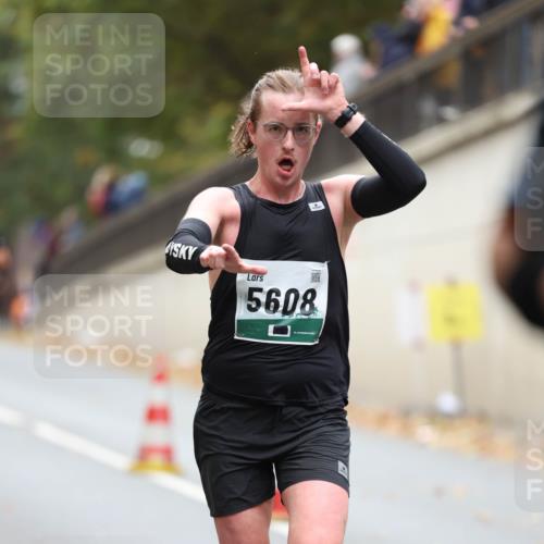 05.10.2025 - 20. swb-Marathon Bremen Michael Strokosch http://msf.ph/oto/9213090 05.10.2025 12:25:19 Laufen 5608 meine-sportfotos.de