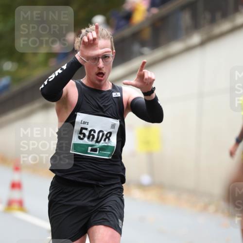 05.10.2025 - 20. swb-Marathon Bremen Michael Strokosch http://msf.ph/oto/9213093 05.10.2025 12:25:20 Laufen 5608 meine-sportfotos.de