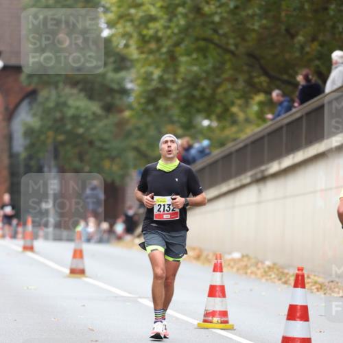 05.10.2025 - 20. swb-Marathon Bremen Michael Strokosch http://msf.ph/oto/9213095 05.10.2025 12:25:21 Laufen 2132 meine-sportfotos.de