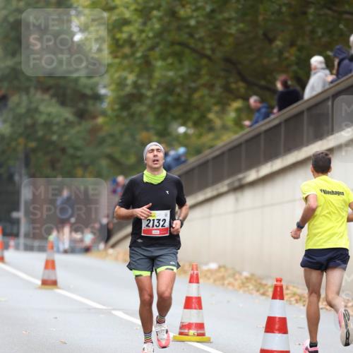 05.10.2025 - 20. swb-Marathon Bremen Michael Strokosch http://msf.ph/oto/9213096 05.10.2025 12:25:22 Laufen 2132 meine-sportfotos.de