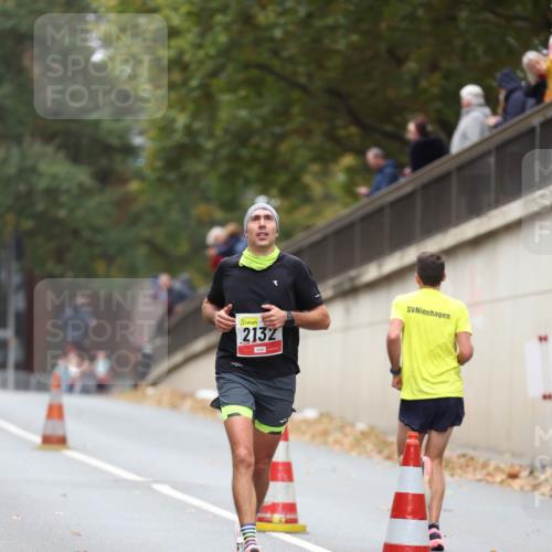 05.10.2025 - 20. swb-Marathon Bremen Michael Strokosch http://msf.ph/oto/9213100 05.10.2025 12:25:22 Laufen 2132 meine-sportfotos.de