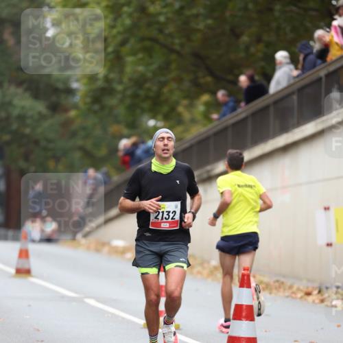 05.10.2025 - 20. swb-Marathon Bremen Michael Strokosch http://msf.ph/oto/9213101 05.10.2025 12:25:22 Laufen 2132 meine-sportfotos.de