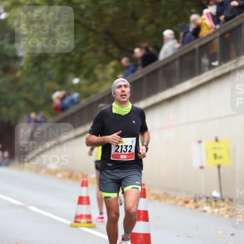 05.10.2025 - 20. swb-Marathon Bremen Michael Strokosch http://msf.ph/oto/9213107 05.10.2025 12:25:23 Laufen 2132 meine-sportfotos.de