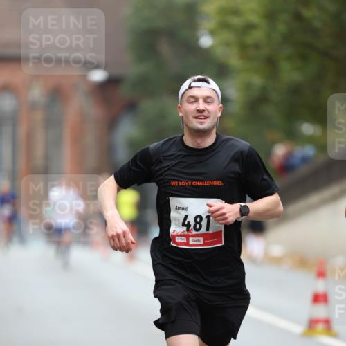 05.10.2025 - 20. swb-Marathon Bremen Michael Strokosch http://msf.ph/oto/9213135 05.10.2025 12:25:35 Laufen 481, 01367 meine-sportfotos.de