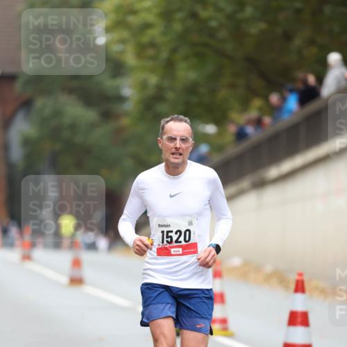 05.10.2025 - 20. swb-Marathon Bremen Michael Strokosch http://msf.ph/oto/9213137 05.10.2025 12:25:46 Laufen 1520 meine-sportfotos.de