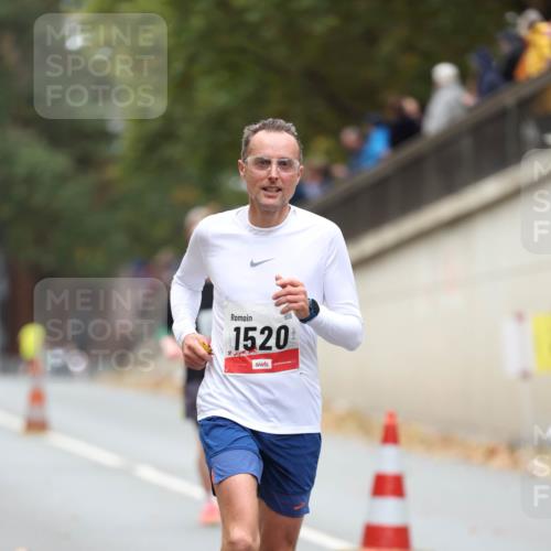 05.10.2025 - 20. swb-Marathon Bremen Michael Strokosch http://msf.ph/oto/9213142 05.10.2025 12:25:46 Laufen 1520 meine-sportfotos.de