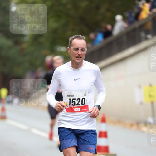 05.10.2025 - 20. swb-Marathon Bremen Michael Strokosch http://msf.ph/oto/9213144 05.10.2025 12:25:46 Laufen 1520 meine-sportfotos.de