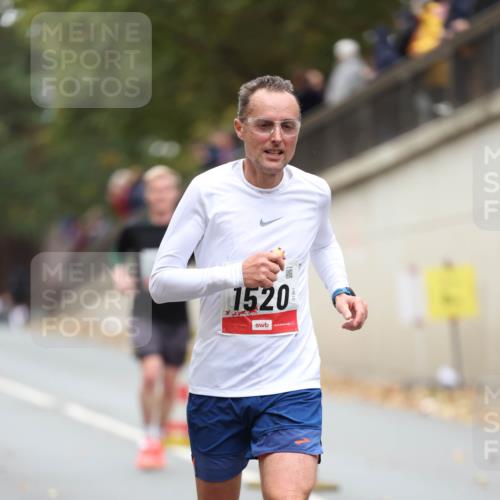 05.10.2025 - 20. swb-Marathon Bremen Michael Strokosch http://msf.ph/oto/9213145 05.10.2025 12:25:47 Laufen 1520 meine-sportfotos.de
