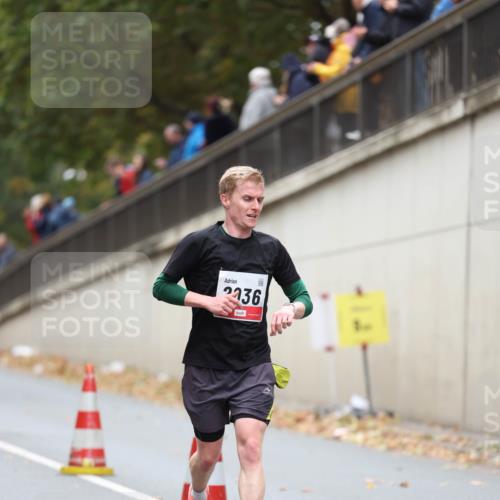 05.10.2025 - 20. swb-Marathon Bremen Michael Strokosch http://msf.ph/oto/9213151 05.10.2025 12:25:49 Laufen 2336 meine-sportfotos.de
