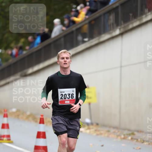 05.10.2025 - 20. swb-Marathon Bremen Michael Strokosch http://msf.ph/oto/9213155 05.10.2025 12:25:49 Laufen 2036 meine-sportfotos.de