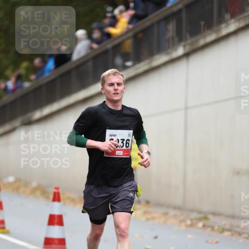05.10.2025 - 20. swb-Marathon Bremen Michael Strokosch http://msf.ph/oto/9213157 05.10.2025 12:25:49 Laufen 36 meine-sportfotos.de