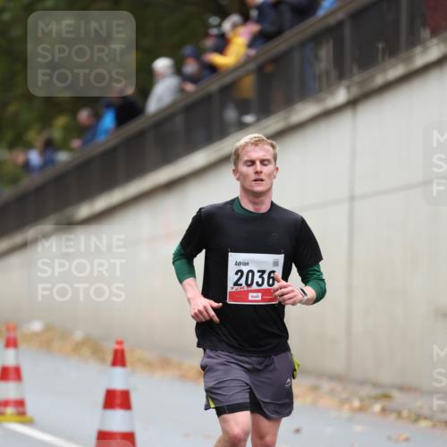 05.10.2025 - 20. swb-Marathon Bremen Michael Strokosch http://msf.ph/oto/9213158 05.10.2025 12:25:49 Laufen 2036 meine-sportfotos.de